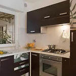 Appartamento Elegante Bilocale Con Vista Mare E Parcheggio