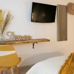 Elegante Bilocale Con Vista Mare E Parcheggio Appartamento