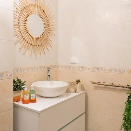 Elegante Bilocale Con Vista Mare E Parcheggio Διαμέρισμα *