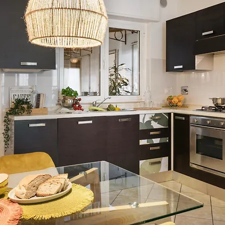 Elegante Bilocale Con Vista Mare E Parcheggio *